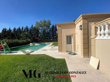 Casa en venta, 9 ambientes. Terralagos, Canning