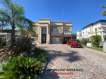 Casa en venta, 9 ambientes. Terralagos, Canning