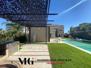 Casa en venta, 9 ambientes. Terralagos, Canning