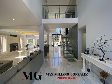 Casa en venta, 9 ambientes. Terralagos, Canning