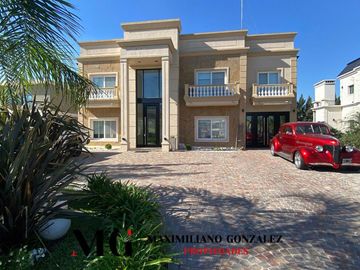 Casa en venta, 9 ambientes. Terralagos, Canning