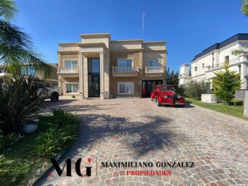 Casa en venta, 9 ambientes. Terralagos, Canning