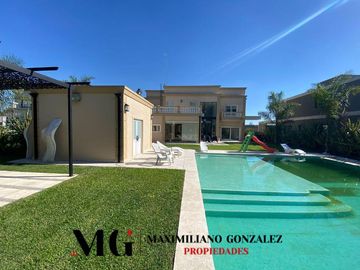 Casa en venta, 9 ambientes. Terralagos, Canning