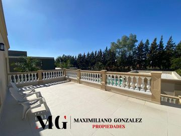 Casa en venta, 9 ambientes. Terralagos, Canning
