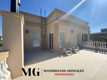 Casa en venta, 9 ambientes. Terralagos, Canning
