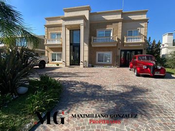 Casa en venta, 9 ambientes. Terralagos, Canning