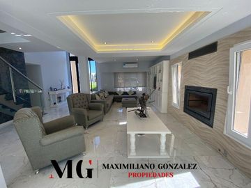 Casa en venta, 9 ambientes. Terralagos, Canning
