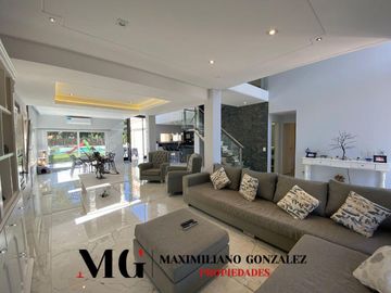 Casa en venta, 9 ambientes. Terralagos, Canning