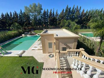 Casa en venta, 9 ambientes. Terralagos, Canning