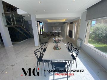Casa en venta, 9 ambientes. Terralagos, Canning