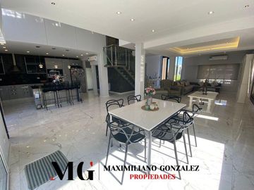 Casa en venta, 9 ambientes. Terralagos, Canning