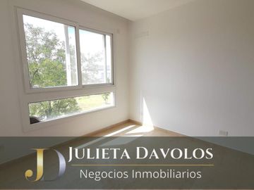Casa en Venta 6 ambientes Barrio El Canton Norte a la laguna y con pileta