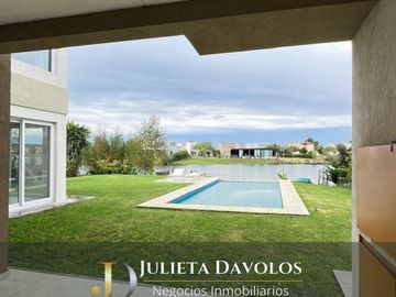Casa en Venta 6 ambientes Barrio El Canton Norte a la laguna y con pileta