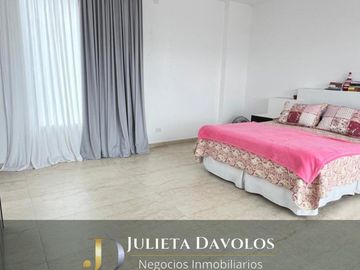 Casa en Venta 6 ambientes Barrio El Canton Norte a la laguna y con pileta