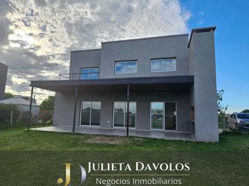 Casa en Venta 6 ambientes Barrio El Canton Norte a la laguna y con pileta