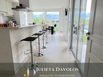 Casa en Venta 6 ambientes Barrio El Canton Norte a la laguna y con pileta