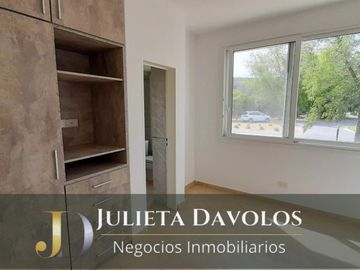 Casa en Venta 6 ambientes Barrio El Canton Norte a la laguna y con pileta