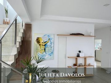 Casa en Venta 6 ambientes Barrio El Canton Norte a la laguna y con pileta