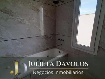 Casa en Venta 6 ambientes Barrio El Canton Norte a la laguna y con pileta