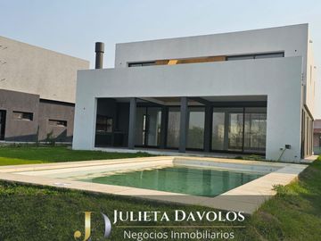 Casa en Venta 6 ambientes Barrio El Canton Norte a la laguna y con pileta