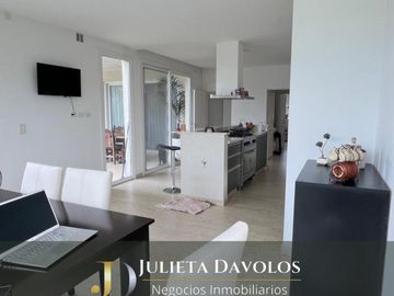 Casa en Venta 6 ambientes Barrio El Canton Norte a la laguna y con pileta