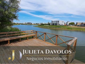 Casa en Venta 6 ambientes Barrio El Canton Norte a la laguna y con pileta