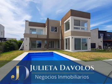 Casa en Venta 6 ambientes Barrio El Canton Norte a la laguna y con pileta