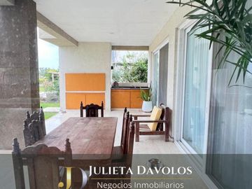Casa en Venta 6 ambientes Barrio El Canton Norte a la laguna y con pileta