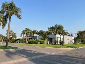 Casa en Venta - Barrio cerrado Funes Hills Cadaques