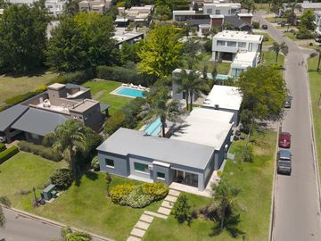 Casa en Venta - Barrio cerrado Funes Hills Cadaques