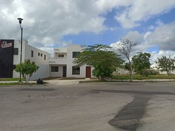Casa en venta en avenida ideal para negocio en Las Americas, Merida Yucatan