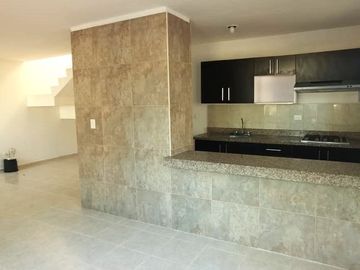 Casa en venta en avenida ideal para negocio en Las Americas, Merida Yucatan