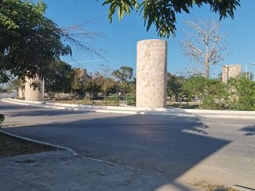 Casa en venta en avenida ideal para negocio en Las Americas, Merida Yucatan