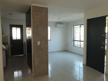 Casa en venta en avenida ideal para negocio en Las Americas, Merida Yucatan