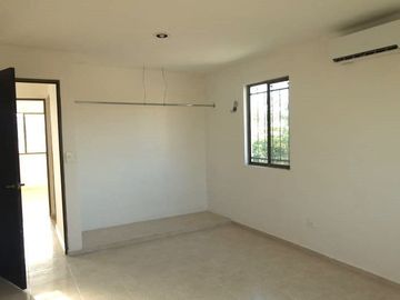 Casa en venta en avenida ideal para negocio en Las Americas, Merida Yucatan