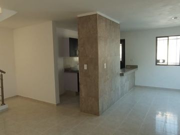 Casa en venta en avenida ideal para negocio en Las Americas, Merida Yucatan