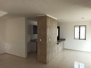 Casa en venta en avenida ideal para negocio en Las Americas, Merida Yucatan