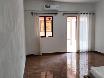 La Casa  del Árbol Club de Golf La Ceiba Recién Remodelada .