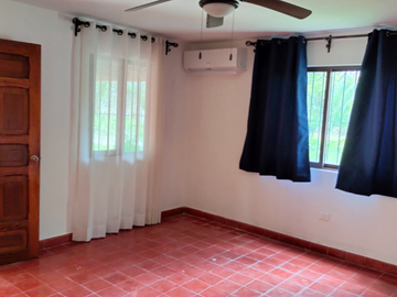 La Casa  del Árbol Club de Golf La Ceiba Recién Remodelada .