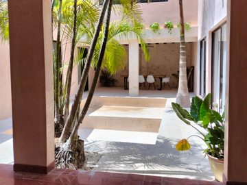 La Casa  del Árbol Club de Golf La Ceiba Recién Remodelada .