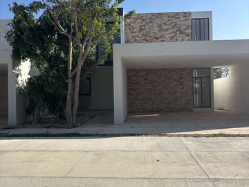 Casa en venta en Privada Varena Living, Santa Gertrudis Copo, Mérida