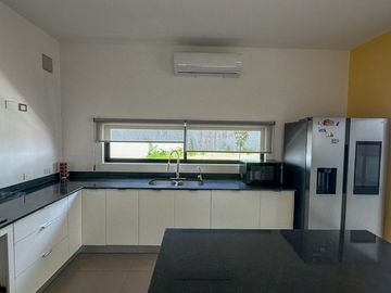 Casa Vanguardia en Venta | 2 Plantas | San José Tulipanes | Mérida Yucatán.