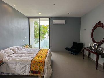 Casa Vanguardia en Venta | 2 Plantas | San José Tulipanes | Mérida Yucatán.