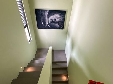 Casa Vanguardia en Venta | 2 Plantas | San José Tulipanes | Mérida Yucatán.