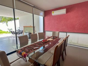 Casa Vanguardia en Venta | 2 Plantas | San José Tulipanes | Mérida Yucatán.