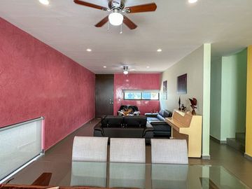 Casa Vanguardia en Venta | 2 Plantas | San José Tulipanes | Mérida Yucatán.