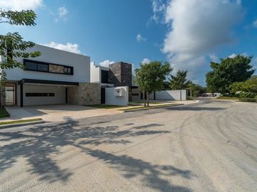 Casa en Venta con sistema inteligente en privada Tamara en Mérida Yucatán.