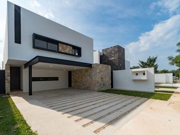 Casa en Venta con sistema inteligente en privada Tamara en Mérida Yucatán.