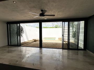 Casa en Venta en Privada Zendera Conkal.