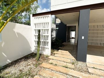 Casa en Venta en Privada Zendera Conkal.